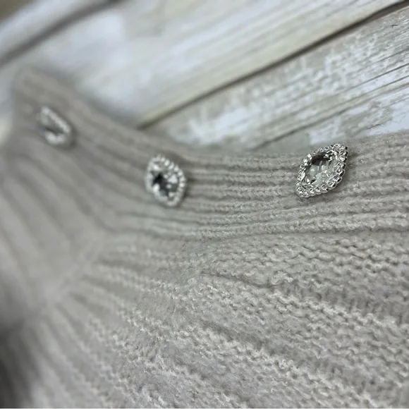 𝅺marc New York Andrew Marc fit is loose with a dolman sleeve and rhinestones - Picture 5 of 15